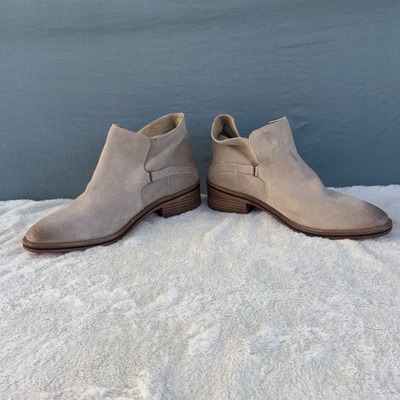 NWOT Diba True Tan Chelsea Ankle Boots with Elastic Panels Size 10 - Picture 2 of 7